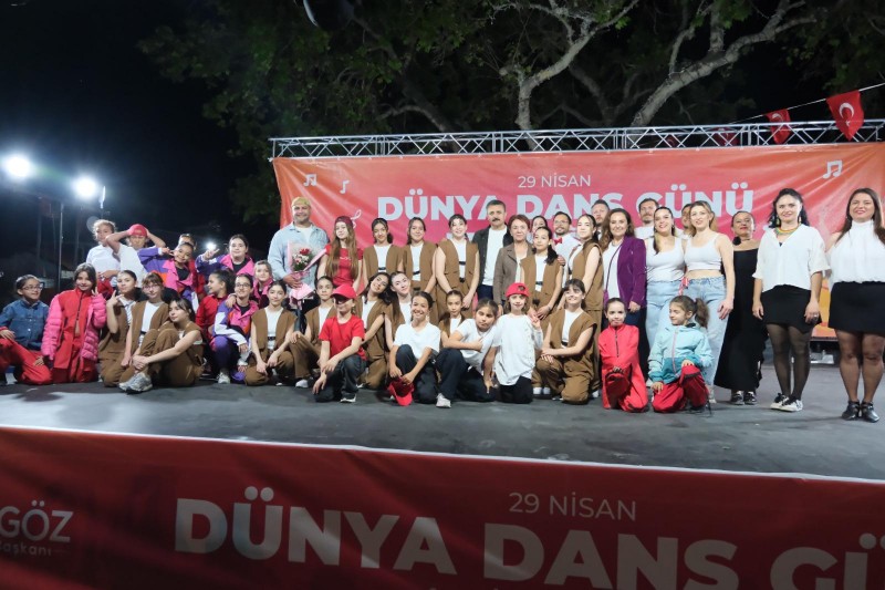 Dikili’de 7’den 70’e dans şöleni: Başkan Kırgöz’den yeni sanat merkezi müjdesi